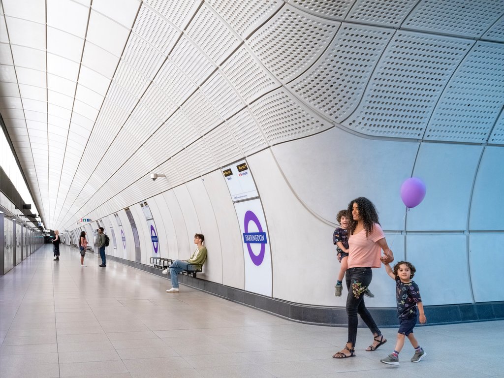 Children using TfL .jpg